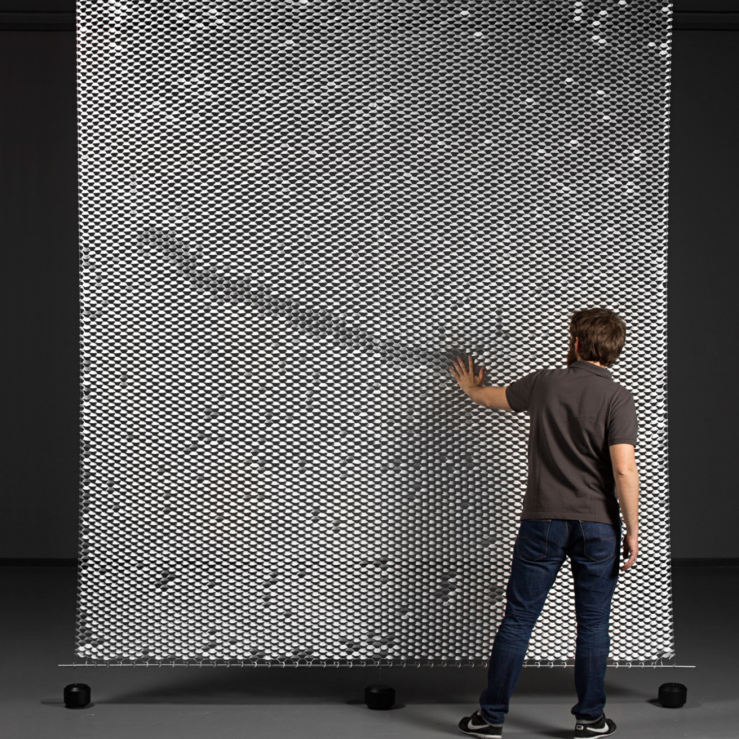 Интерактивная стена купить. Интерактивная стена. Интерактивные инсталляции. Интерактивная инсталляция на стене. Интерактивная стена на выставке.